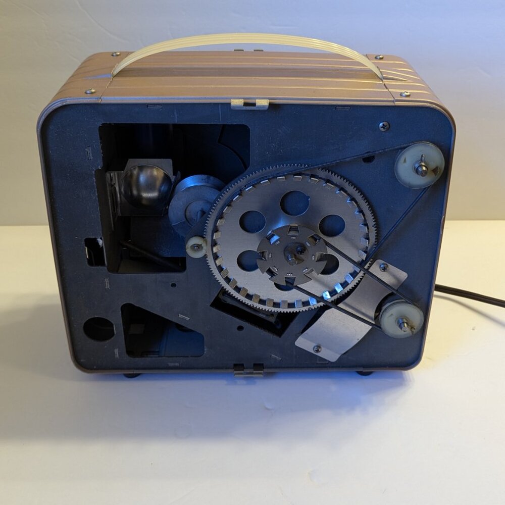 Vintage 1950's Kodak Brownie 300 Movie Projector F/1.6 Lens 8mm Model 1 - Picture 2 of 15